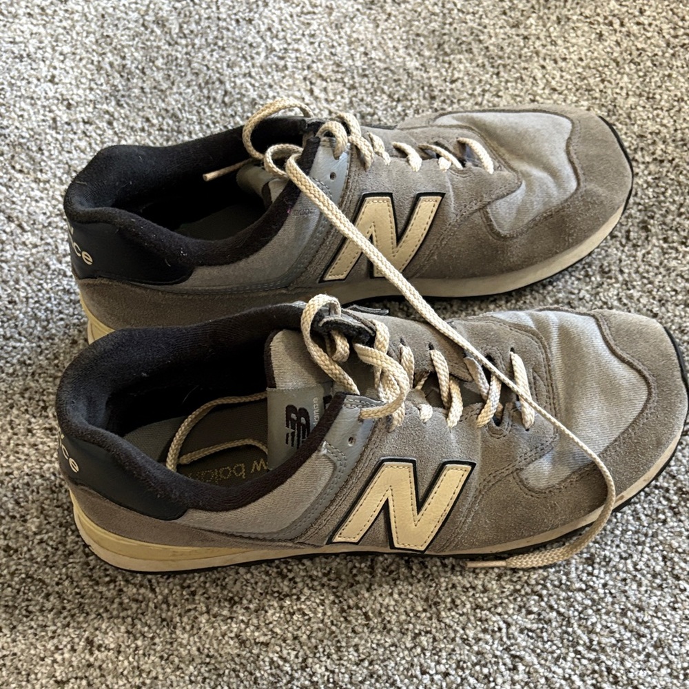New Balance Men's Black and Gray Sneakers
